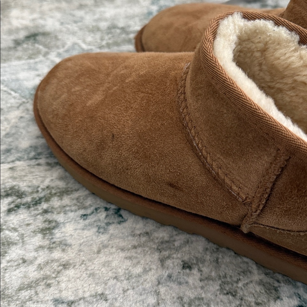 Women’s Uggs - Picture 5 of 6